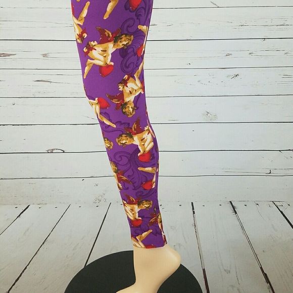 LuLaRoe Pants - Lularoe Cupid Hearts Leggings Tall & Curvy